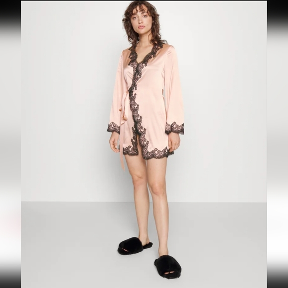 Agent Provocateur’s light pink Amelea pyjama top 2 - Picture 7 of 12